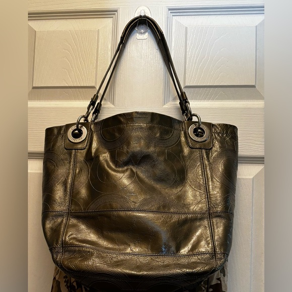 Pewter Patent Leather COACH TOTE with Stitched Coach Insignia - Picture 2 of 9